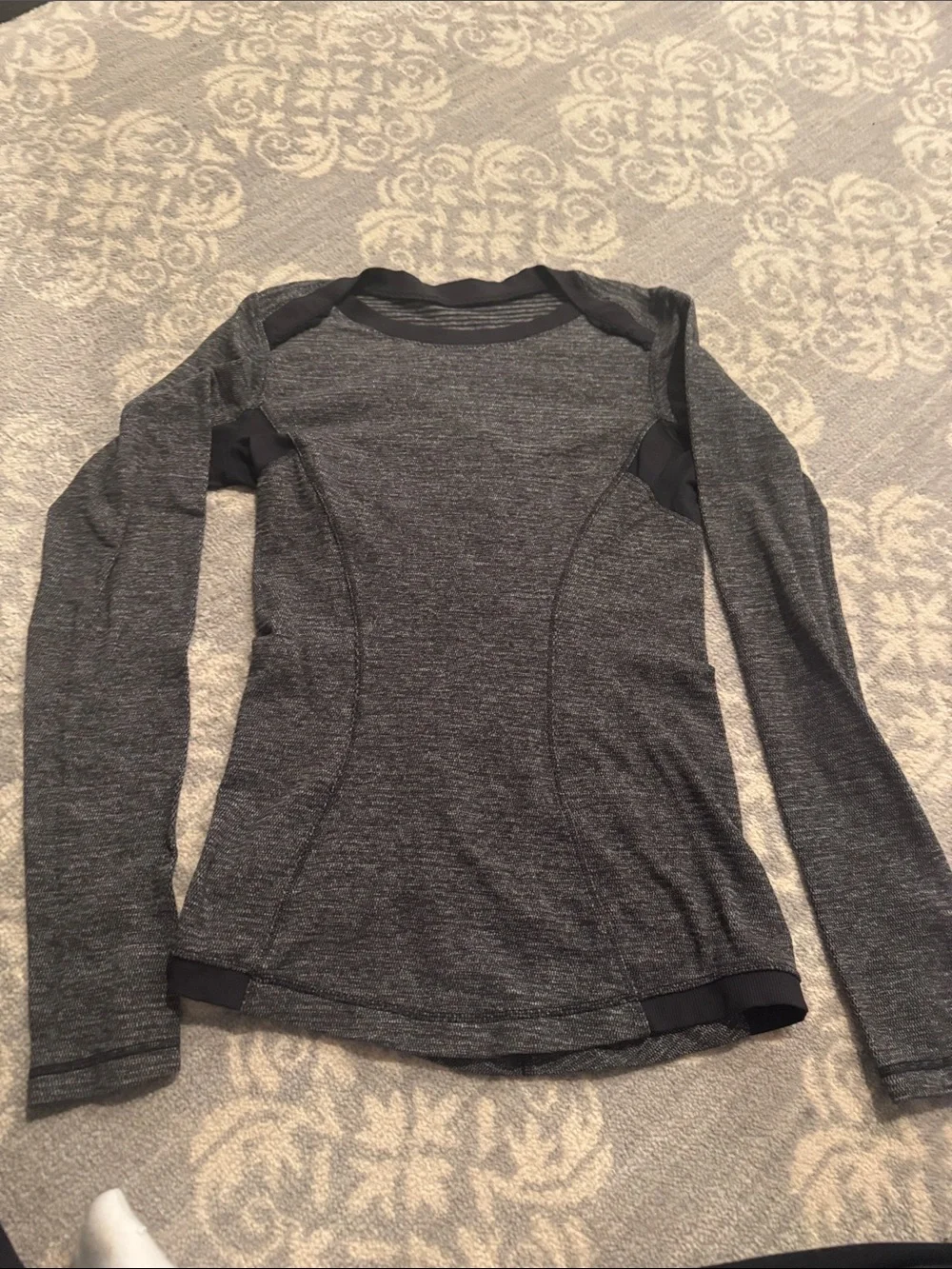lululemon athletica Women's Long-Sleeve Heathered Charcoal Top